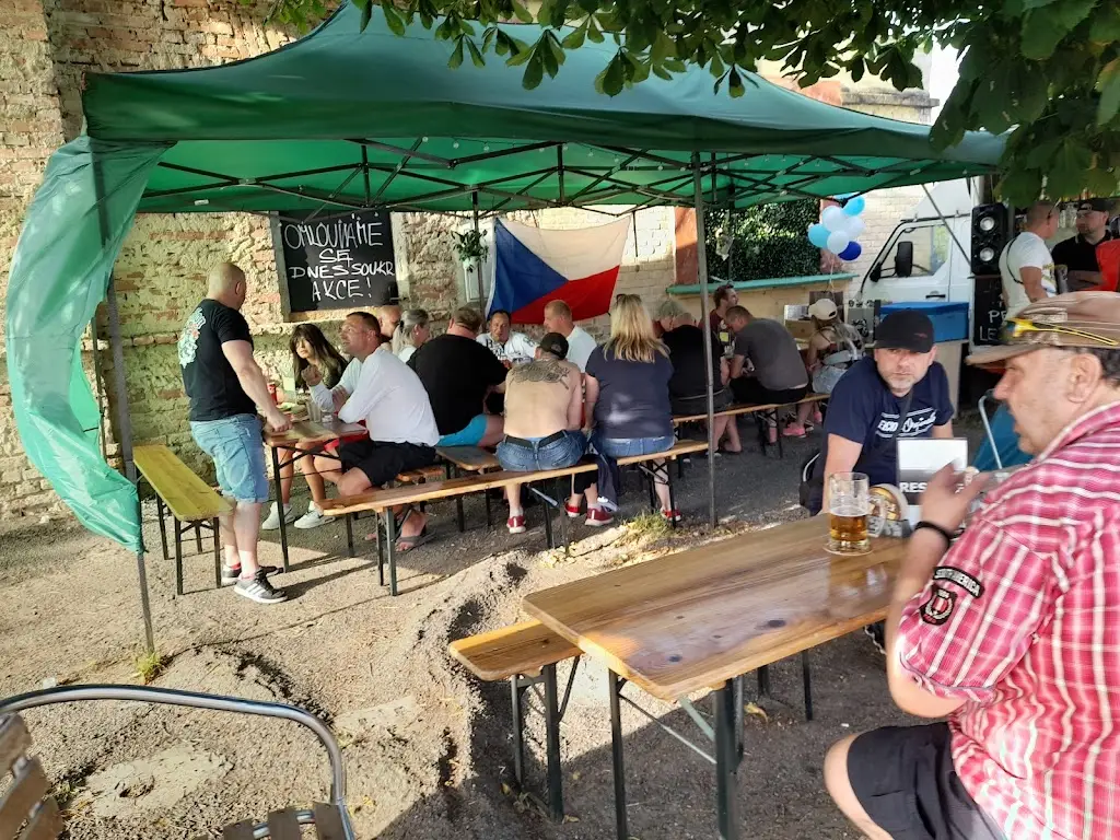 Pod kaštany ,food truck ristorante a Neratovice