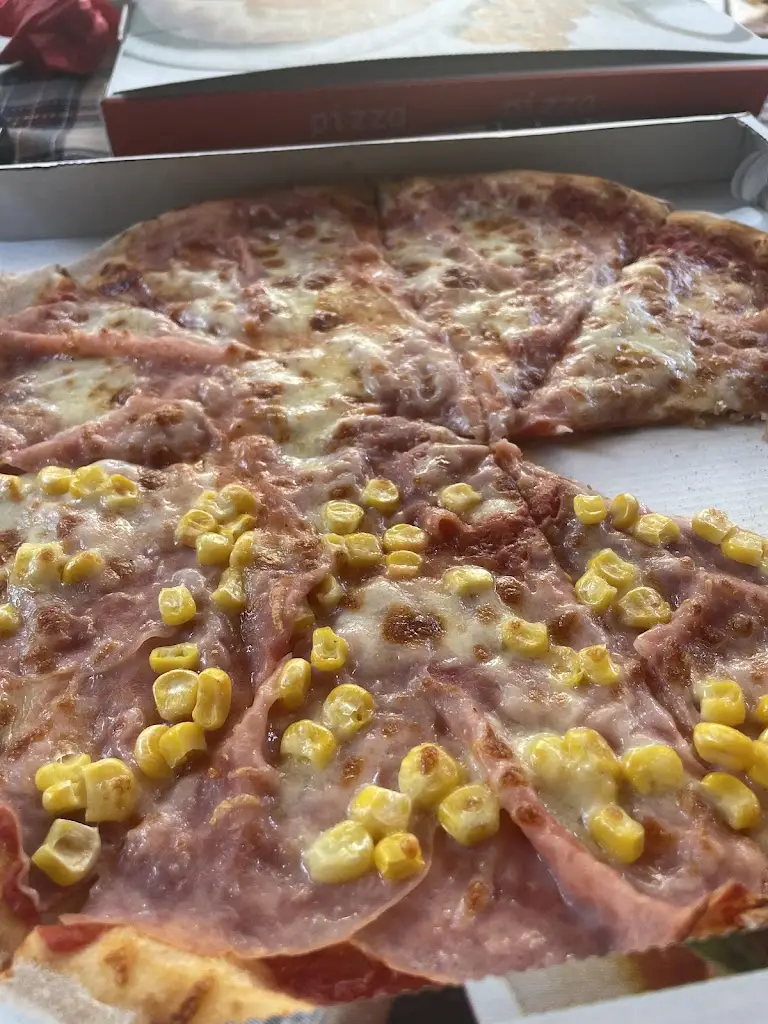 Natalie Hanicakova_Pizza Shark_Nový Knín_review