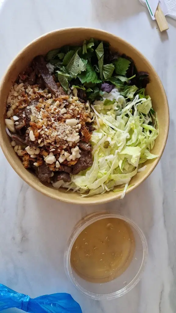 Kateřina Kučerová_ZÁKLADNA_Milovice_review