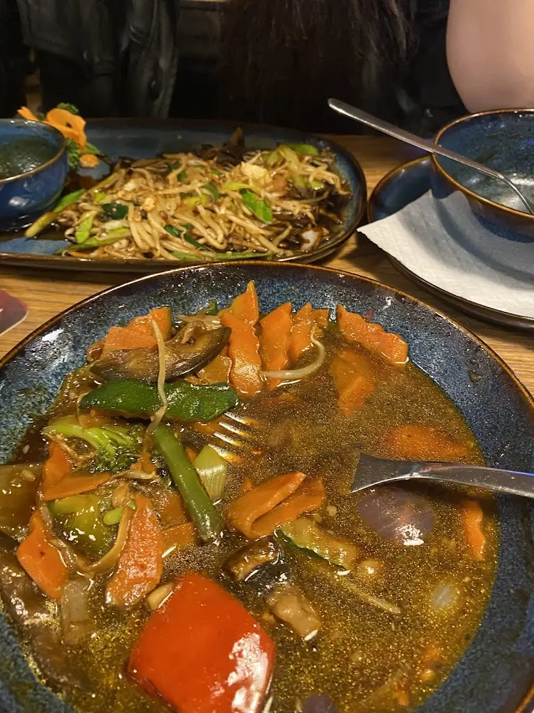 Karolína Neslušanová_ZÁKLADNA_Milovice_review