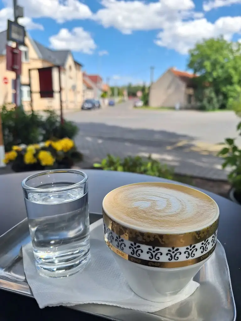 Liene Šternberga_Milovická Nádražka_Milovice_review