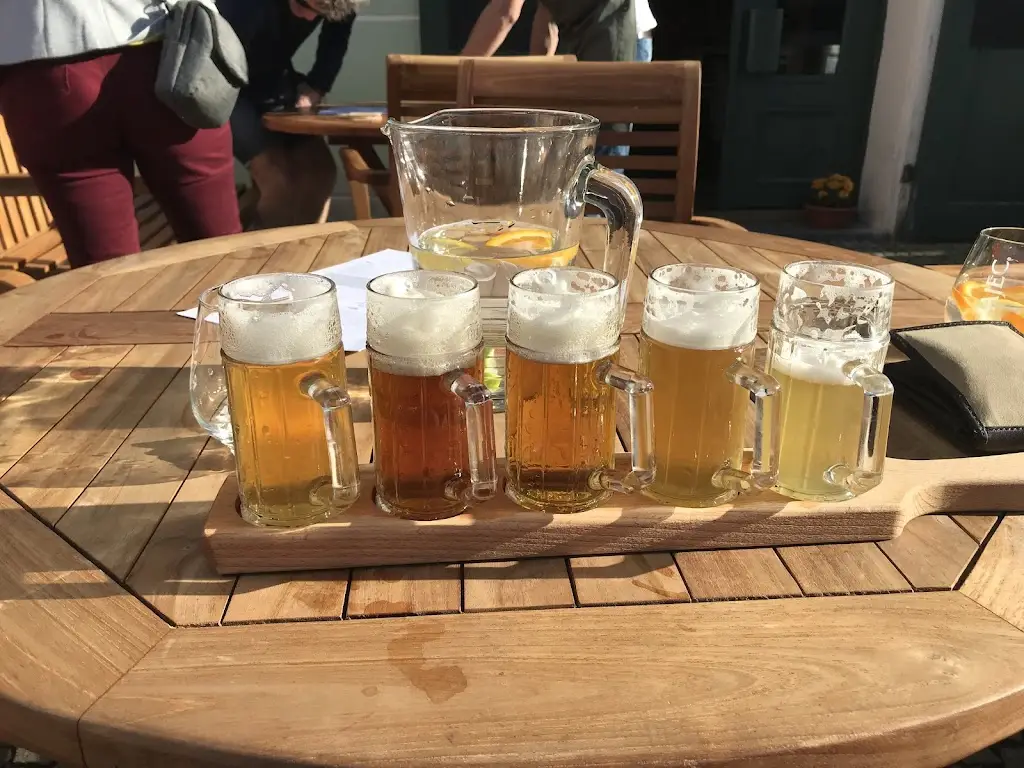 Julie Klikarová_Výčep_Okres Tábor_review