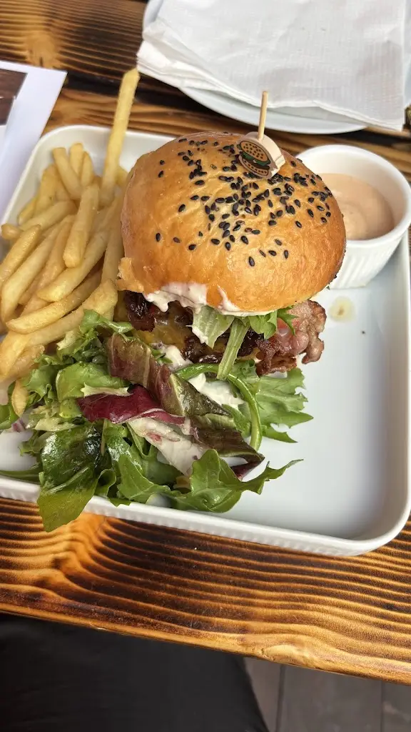 Petra Nohavová_VERANDA_Milovice_review