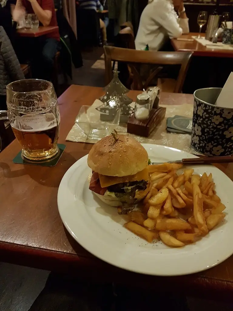 Robin Whitwham_Kafe Bar Havana_Okres Tábor_review