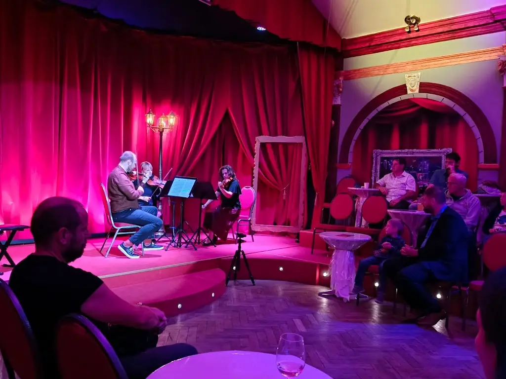 Anka Bak_Hostinec U Háje_Lysá nad Labem_review