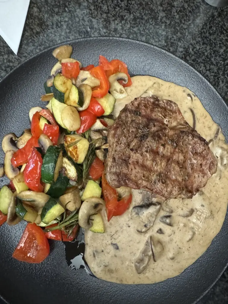 Isabella Oxsengendler_Café La Torta_Okres Tábor_recensione