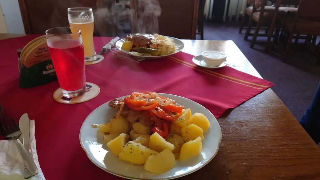 Restaurace a jídelna U Axamitů_Nové Strašecí_slider_image_3