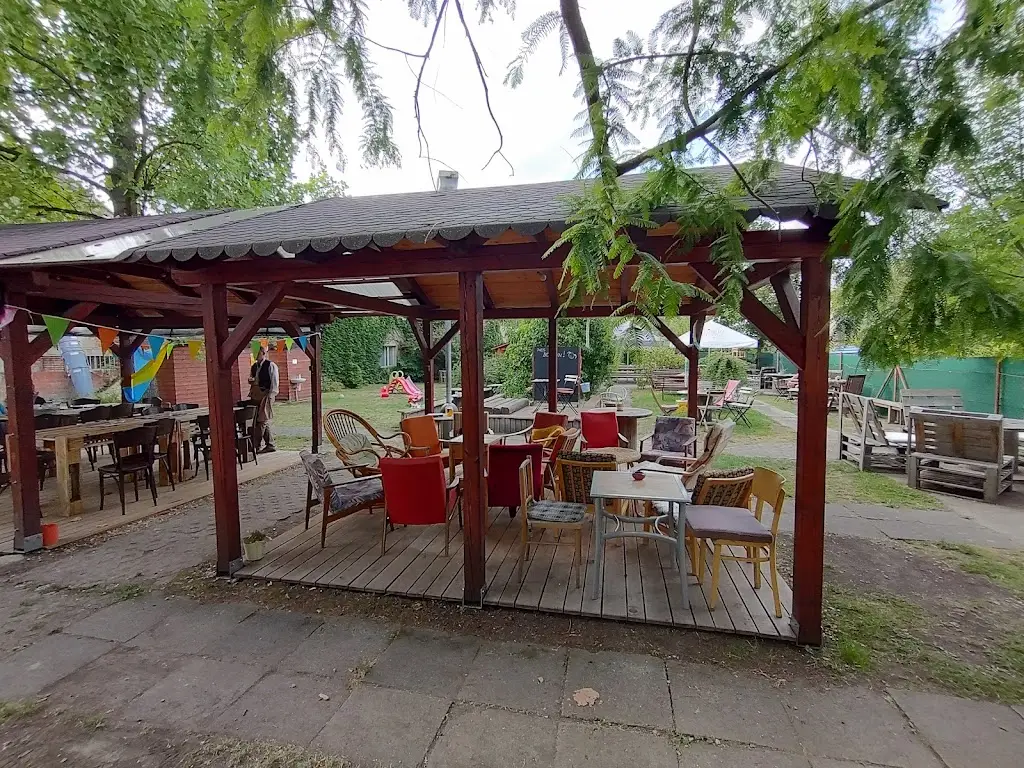 David Schindler_ZAHRADA_Mnichovo Hradiště_review