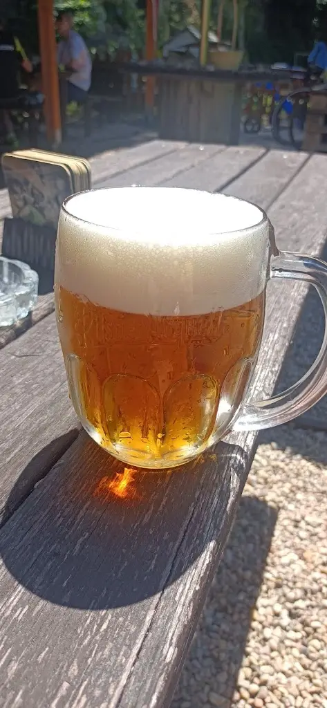 Kristýna Vacardová_Kiosek nad jezem_Mnichovo Hradiště_review