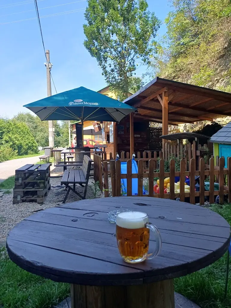 Kiosek nad jezem restaurant in Mnichovo Hradiště