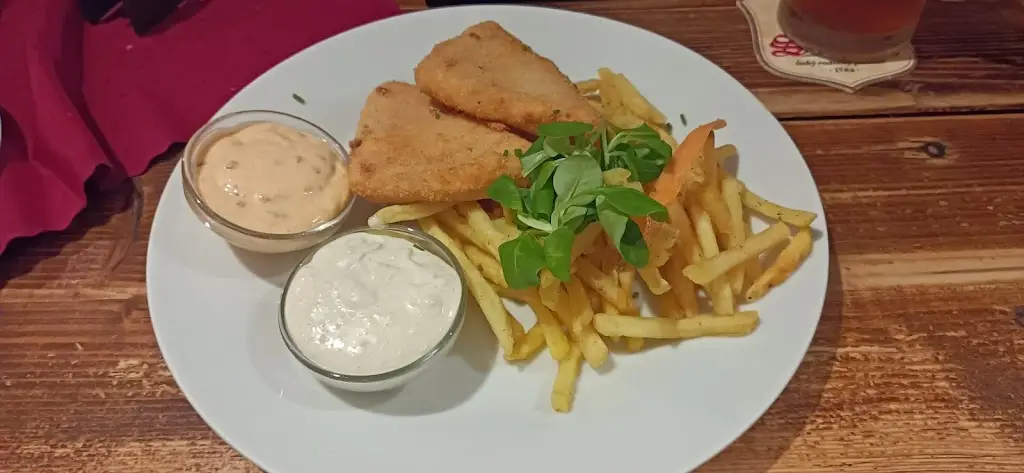 Kristýna Vacardová_RESTAURACE SKÁLA_Mnichovo Hradiště_review