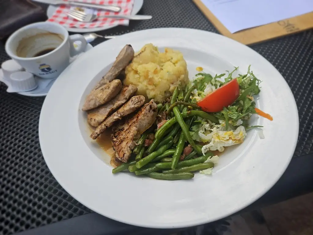 Restaurant CAMP Mělník_Okres Mělník_slider_image_3