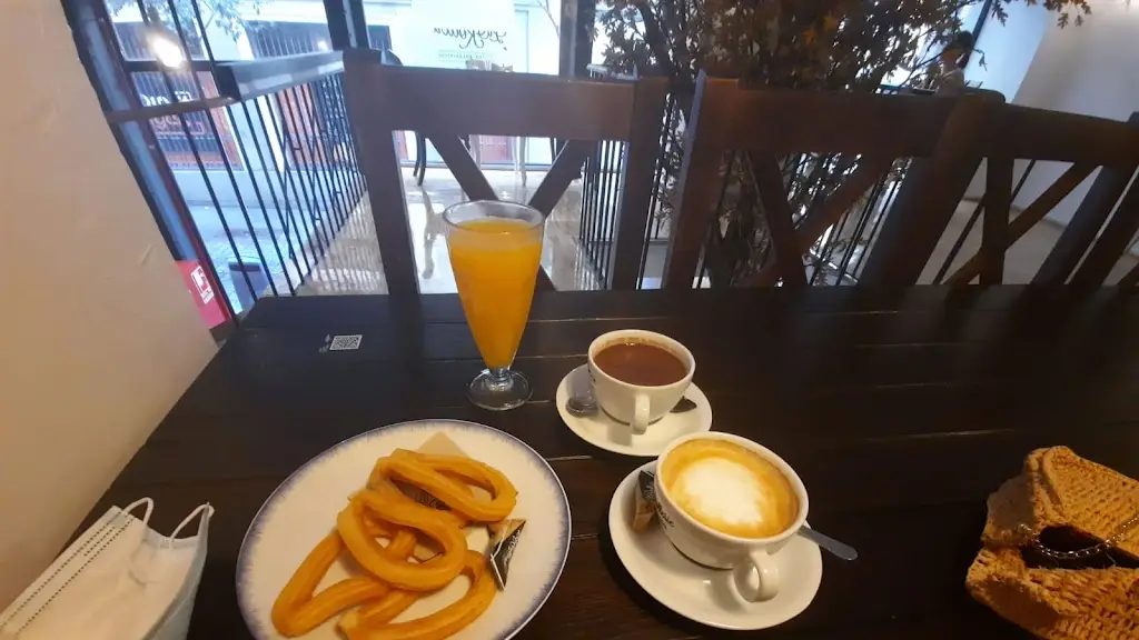 Yousra El Merini_Rodilla_Petrovice_review