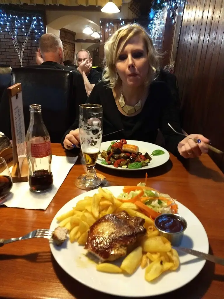 Helena Daniová_Restaurace U Zlatého hroznu_Okres Rakovník_review