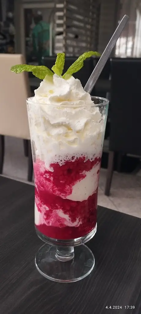 Daniela Krajíčková_Monaco Complex_Okres Rakovník_review