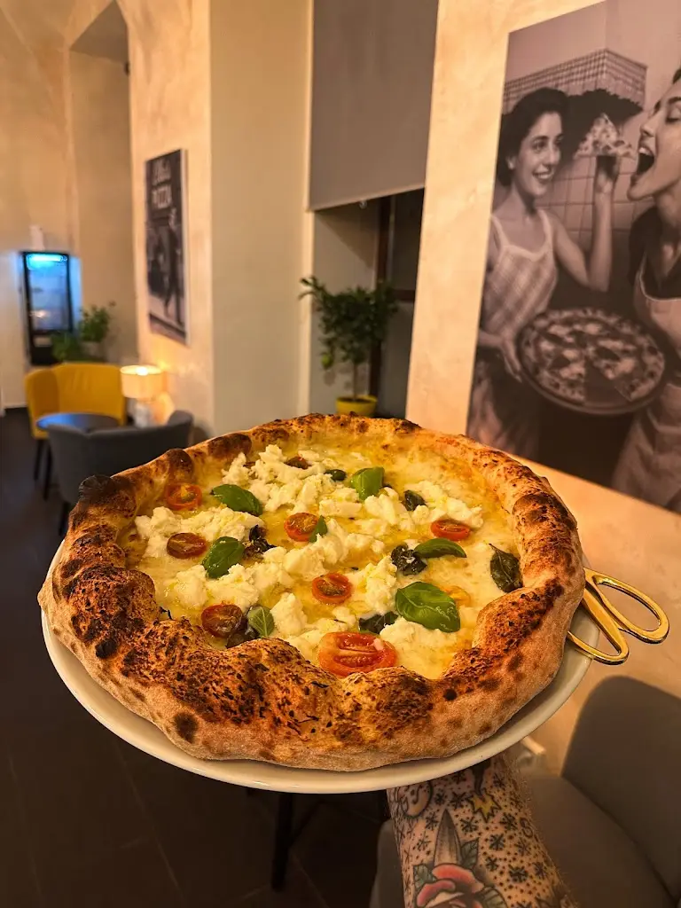 Ella’s pizza Napoletana_Rakovník_slider_image_3