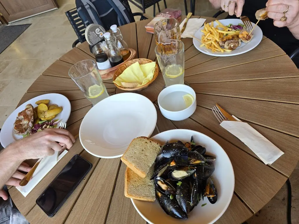 Lana NN_Restaurace Tara_Psáry_review