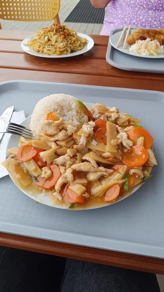 Eliška Ciprová_Asian Wok_Pečky_review