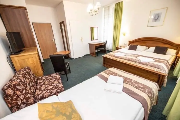 Hotel Grand restaurant in Řevnice