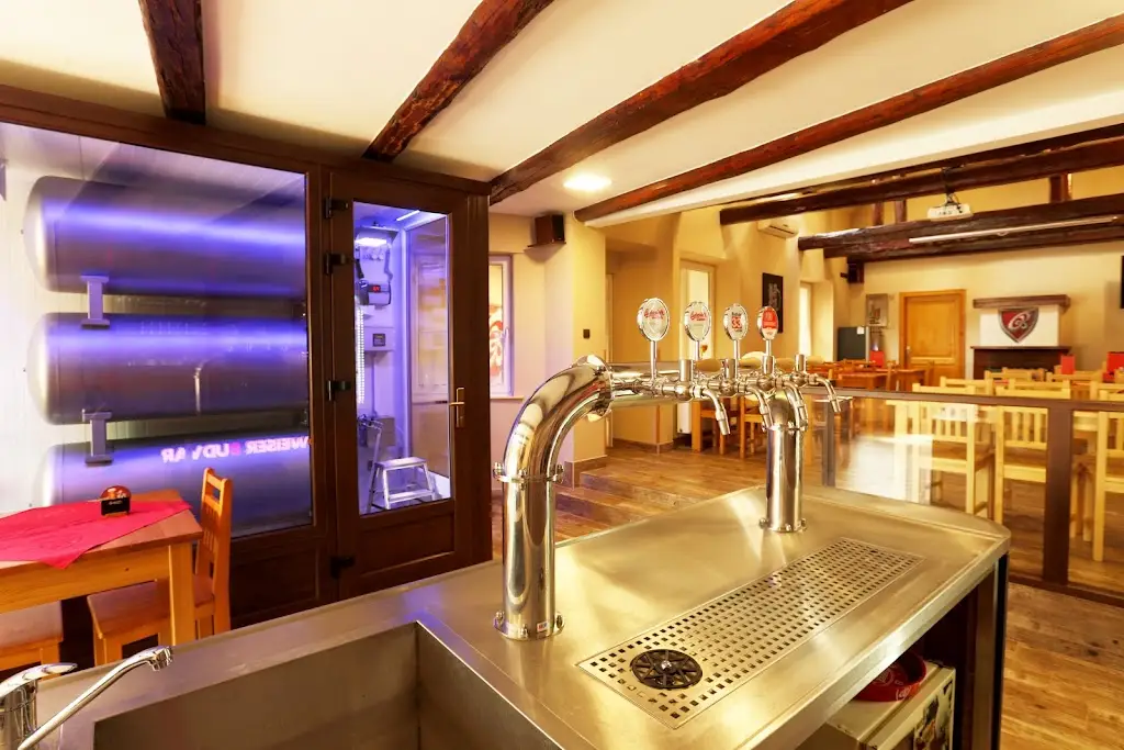 Pivnice U Jarošů restaurant in Sadská