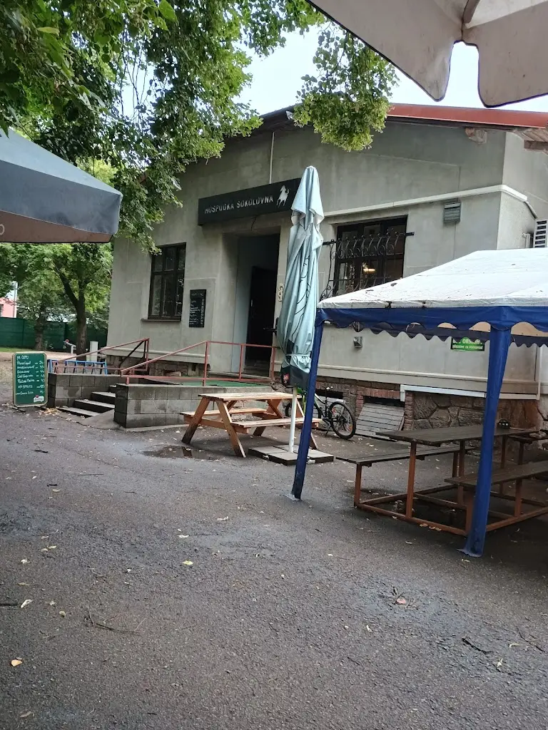 Karel Kuchta_Pub Sokolovna_Sadská_review