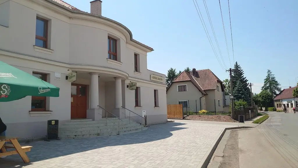 Martin Straka_Pub Sokolovna_Sadská_review