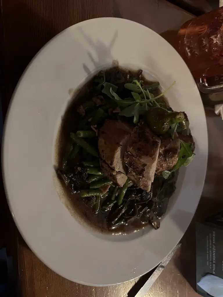 Petr Pešula_Rodinná nekuřácká restaurace U Kamene_Šestajovice_review