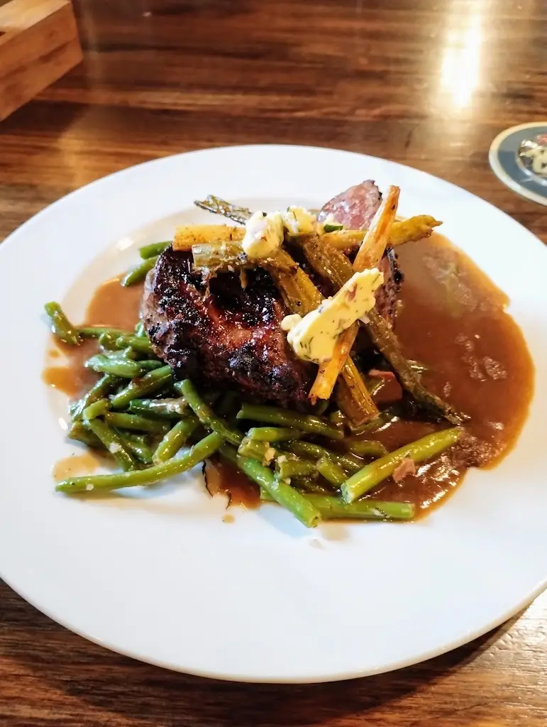 Martin Chvalovsky_Rodinná nekuřácká restaurace U Kamene_Šestajovice_review