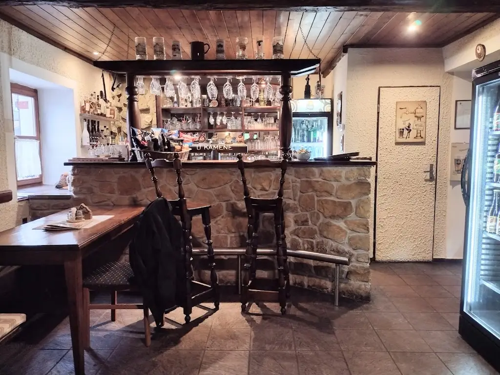 Rodinná nekuřácká restaurace U Kamene ristorante a Šestajovice