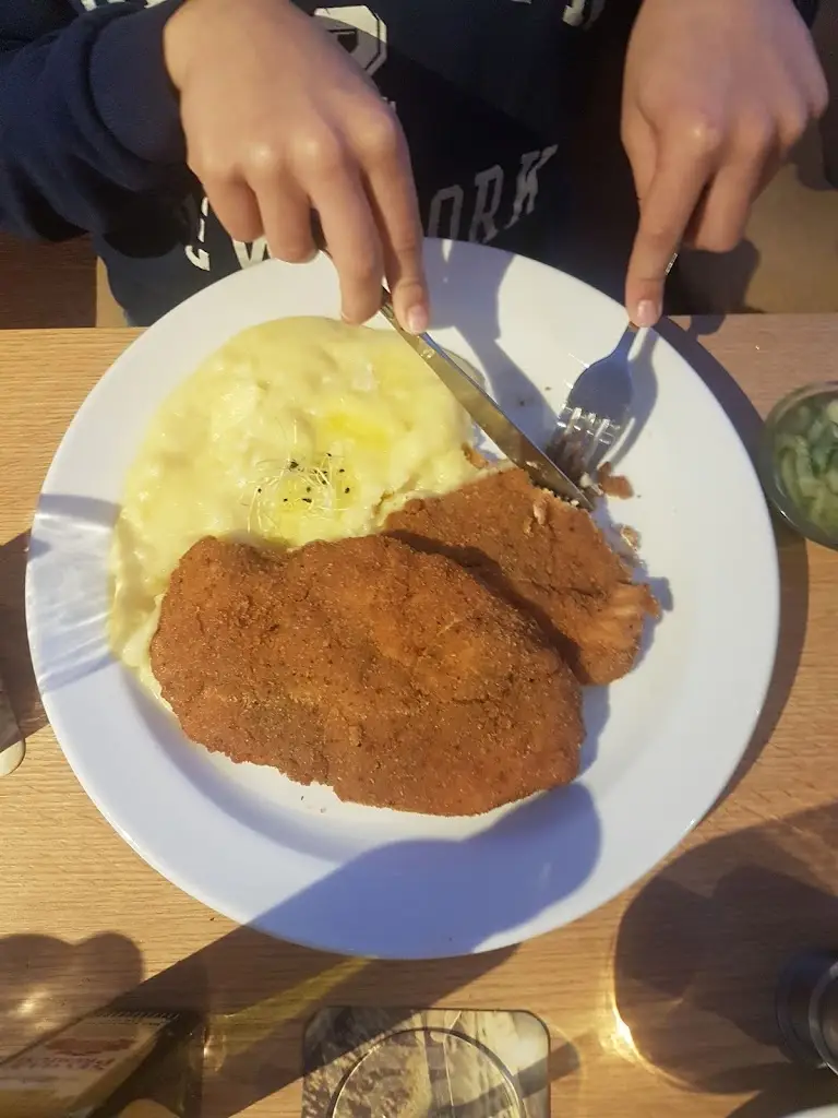 Karolina Kutil_Frenky's restaurant_Šestajovice_review