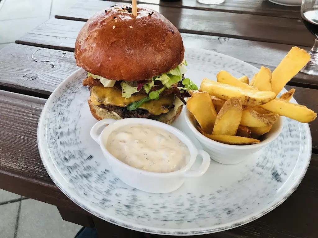 Helmut_Restaurace OBZOR_Rudná_review