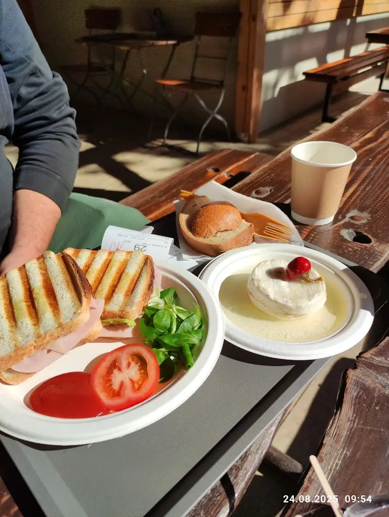 Jana Capoušková_Kiosek Pod Vrbou_Sázava_review