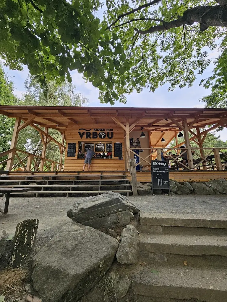 Naťa Lešková_Kiosek Pod Vrbou_Sázava_review