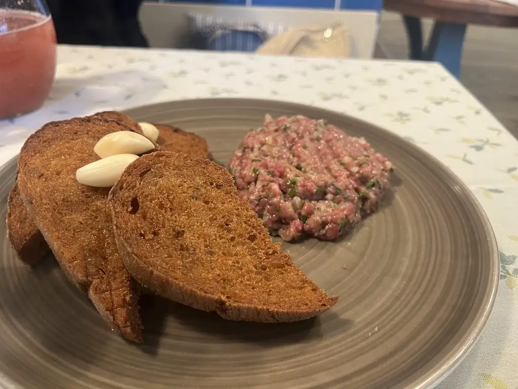 Max Potůček (Rabbitman)_Babiččina zahrada_Průhonice_recensione