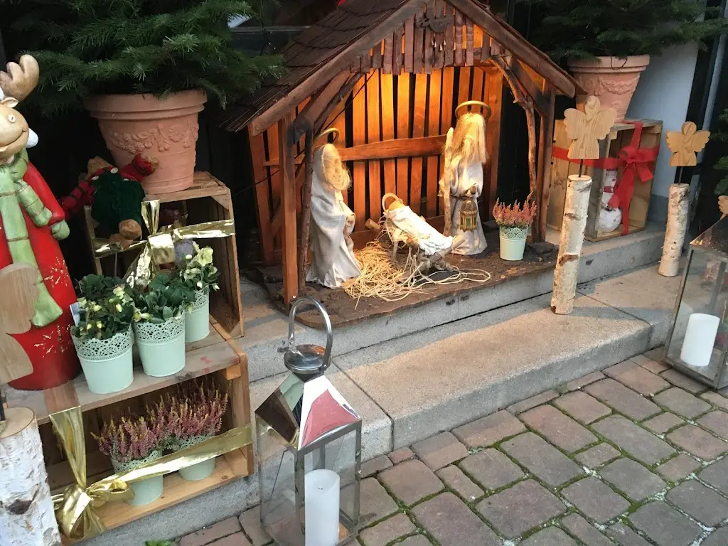 Valentína Hučková_U slepiček_Průhonice_review