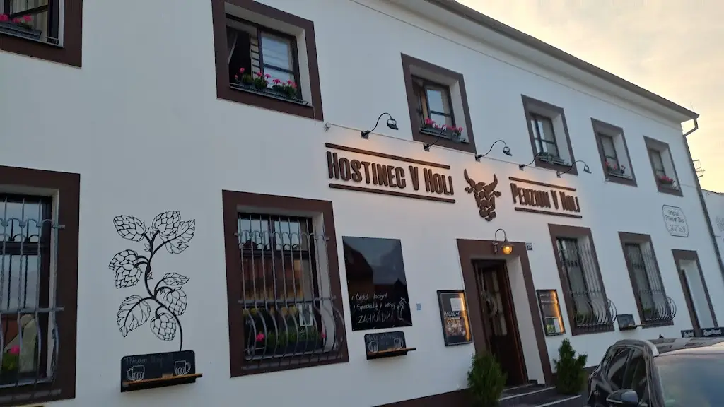 Pavel Fohler_Hostinec v Holi_Průhonice_review