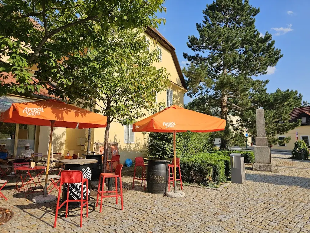 Vinotéka na náměstí restaurant in Průhonice