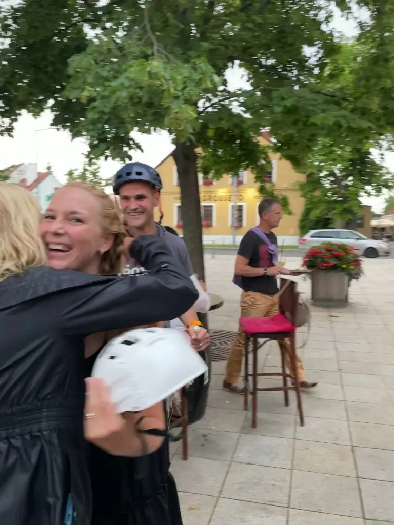 Vinotéka na náměstí_Průhonice_slider_image_2