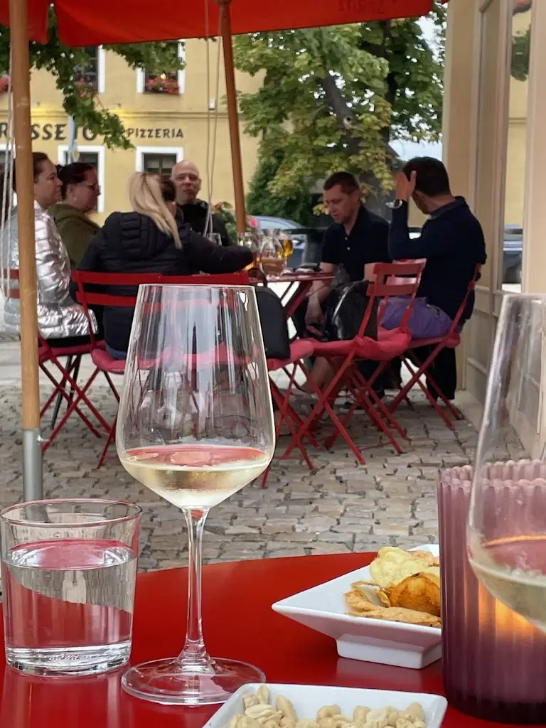 Vinotéka na náměstí_Průhonice_slider_image_3