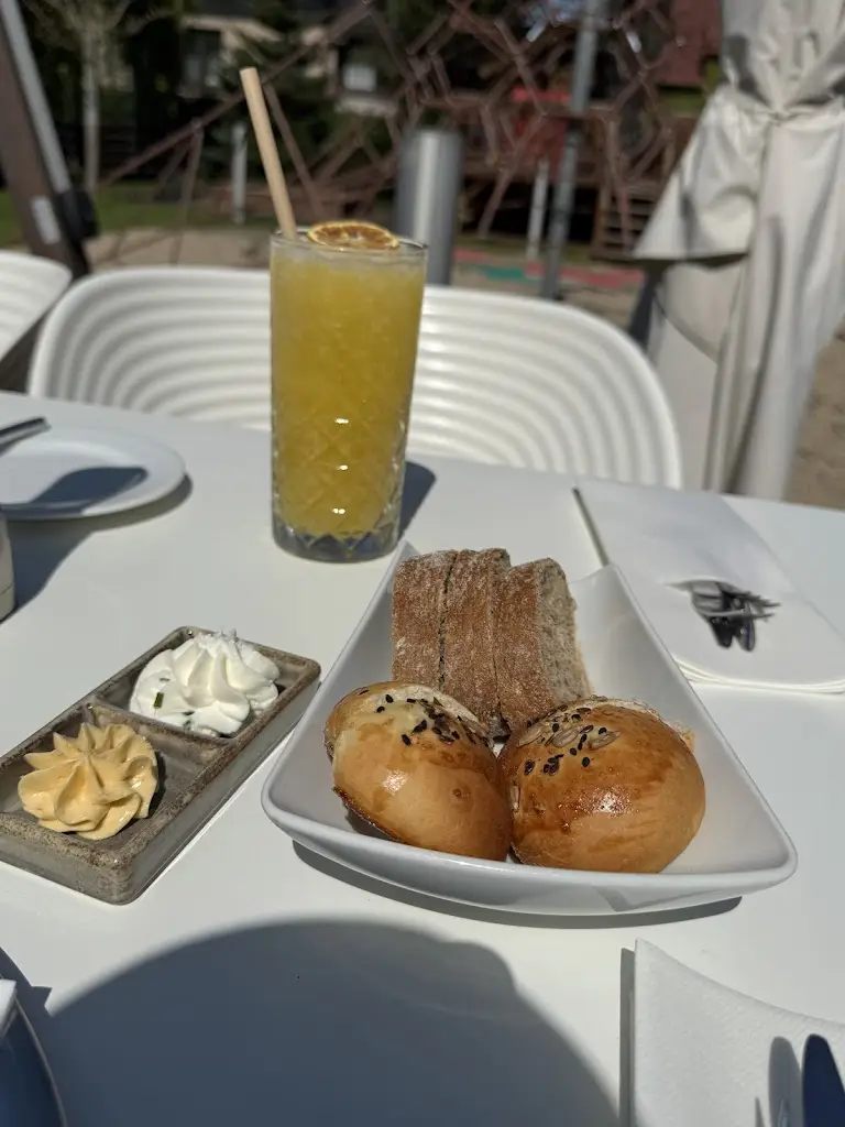 Meruyert Bekturganova_Sokolovna Průhonice_Průhonice_review