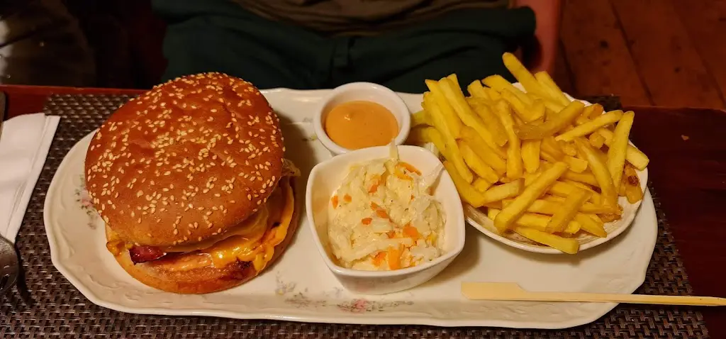 Alex Yampoulsky_Čestlická Veranda_Průhonice_review