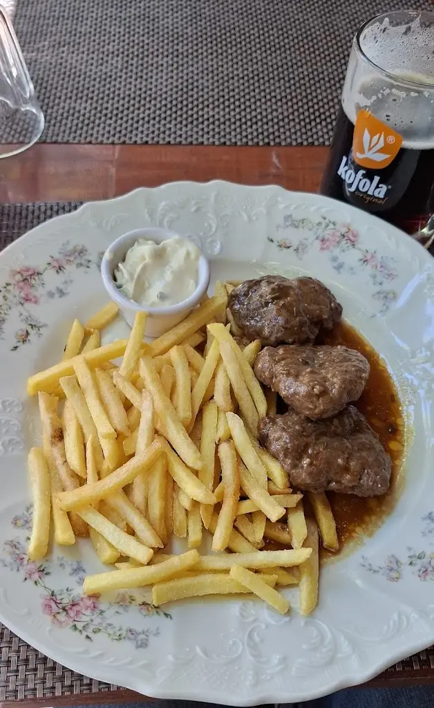 Kevin Dorekens_Čestlická Veranda_Průhonice_review