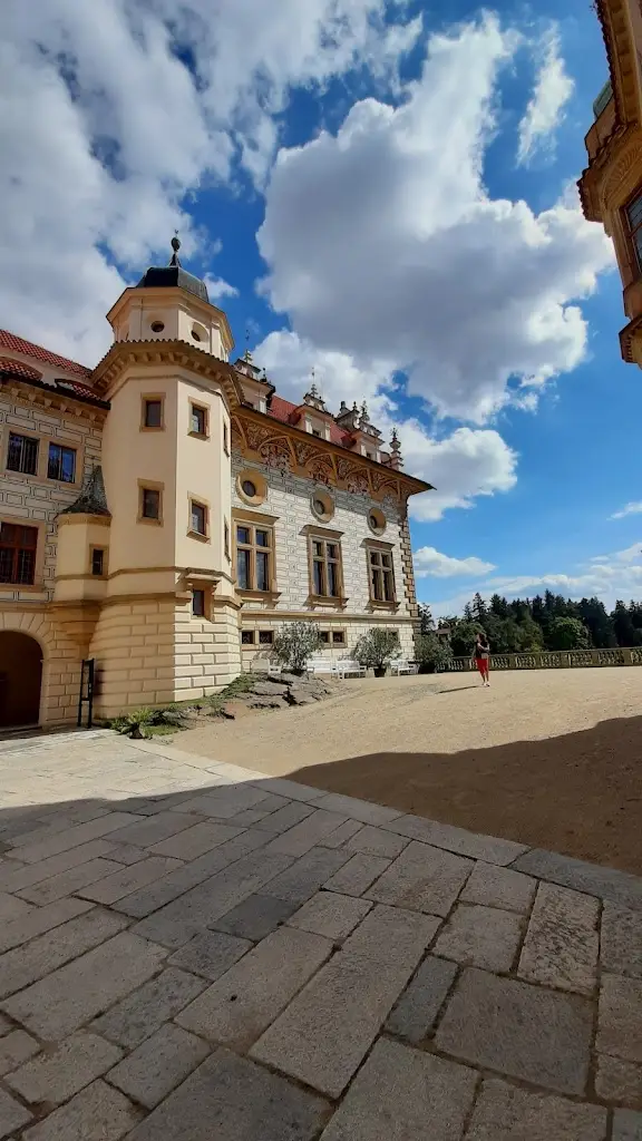 Občerstvení u hlavního vstupu u zámku_Průhonice_slider_image_3