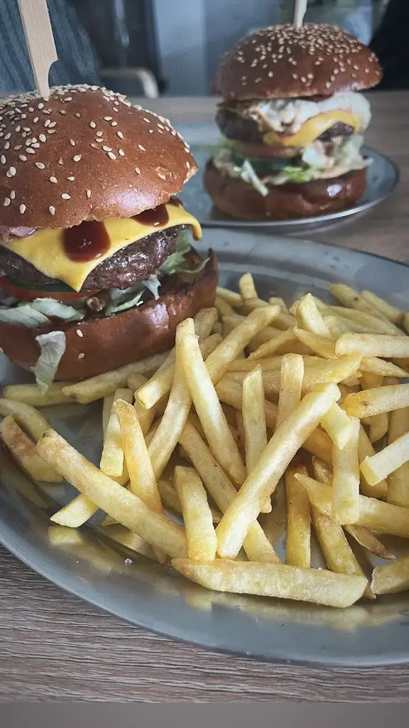 Martina Adamcová_Občerstvení u Helen_Tišice_review