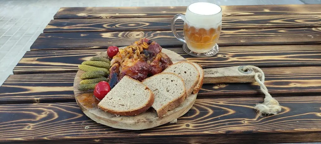 Ondrej Skop_Občerstvení u Helen_Tišice_review