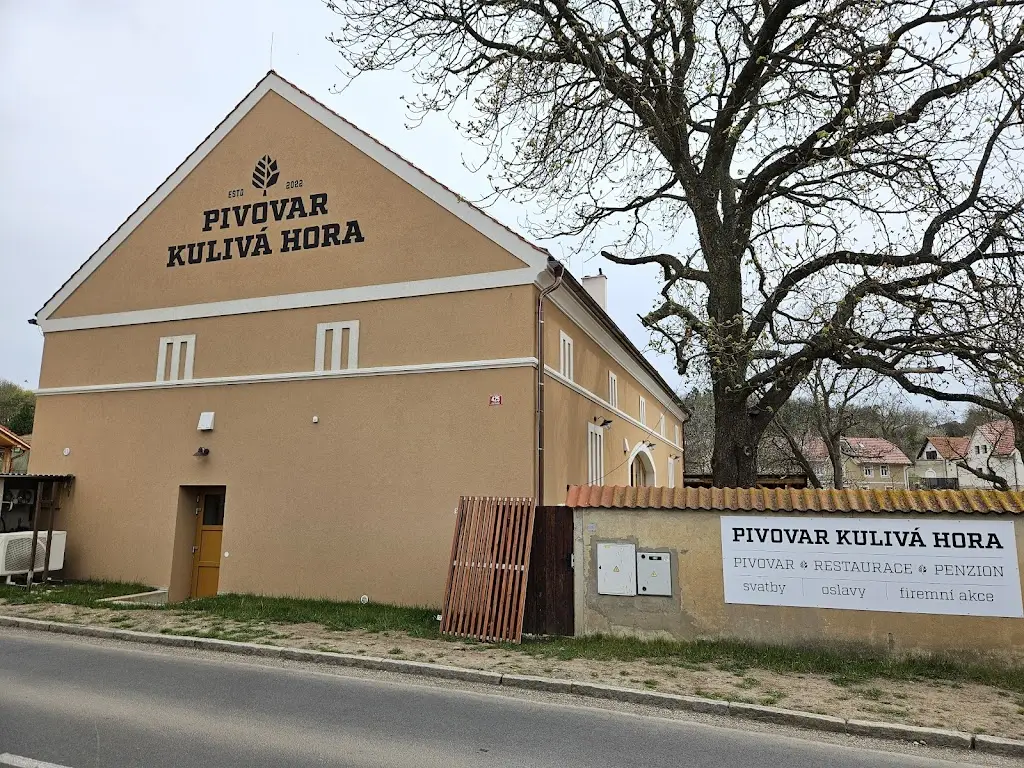 Pivovar Kulivá Hora restaurant in Třebotov