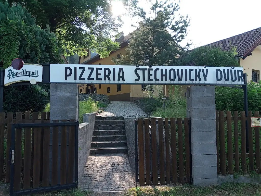 Pizzeria Štěchovický dvůr restaurant in Štěchovice
