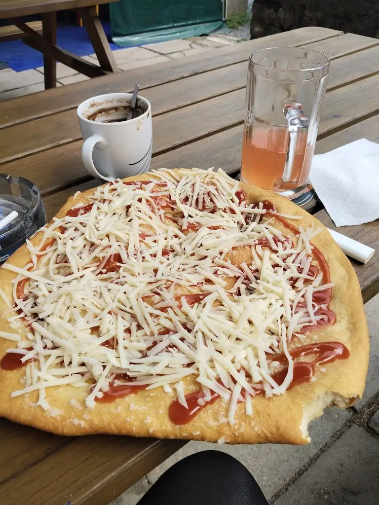 Karmela Gonzálezová_Přístavní krčma u Páji_Štěchovice_recensione