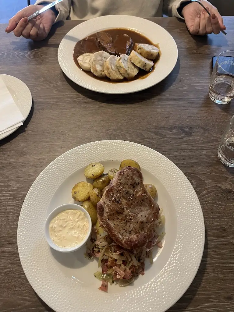 Erika Lahodova_Restaurace Na Vyšehradě_Sedlčany_review
