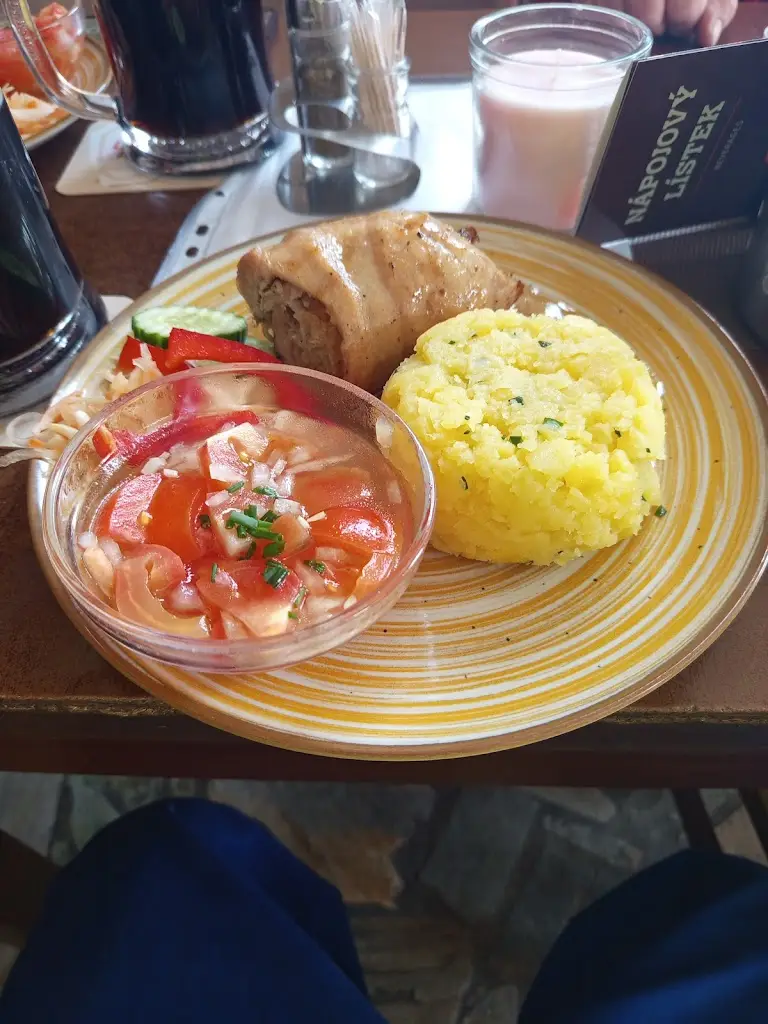 Patrik Debnar_Restaurace Slovanka_Stochov_review